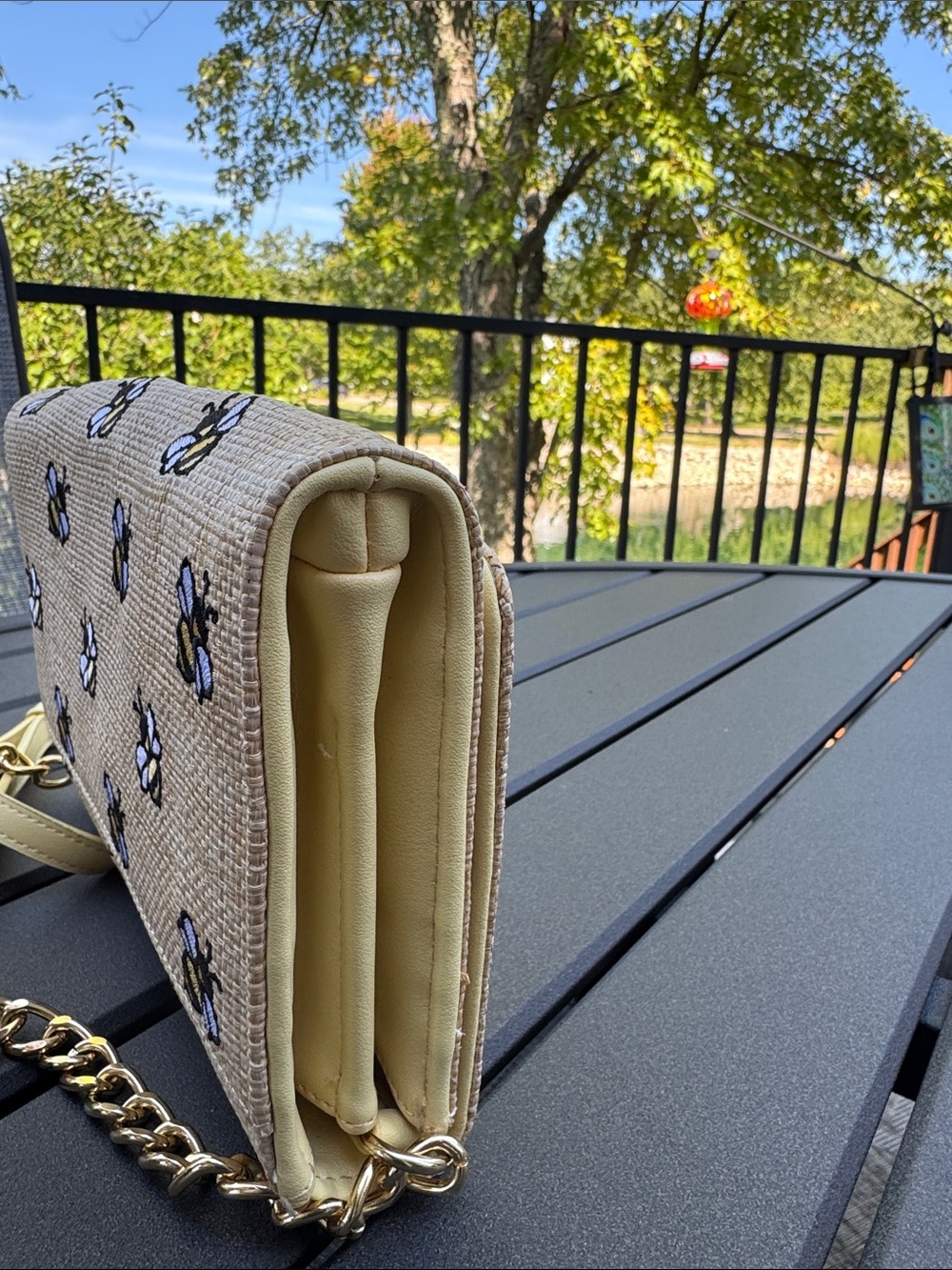 Betsey Johnson Beige Straw Crossbody with Bee Motif and Gold Chain - Picture 5 of 8
